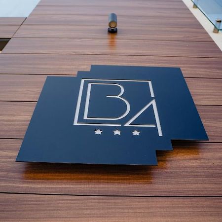 Hotel B4 Орадя Экстерьер фото