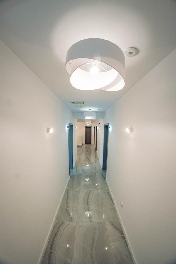 Hotel B4 Орадя Экстерьер фото