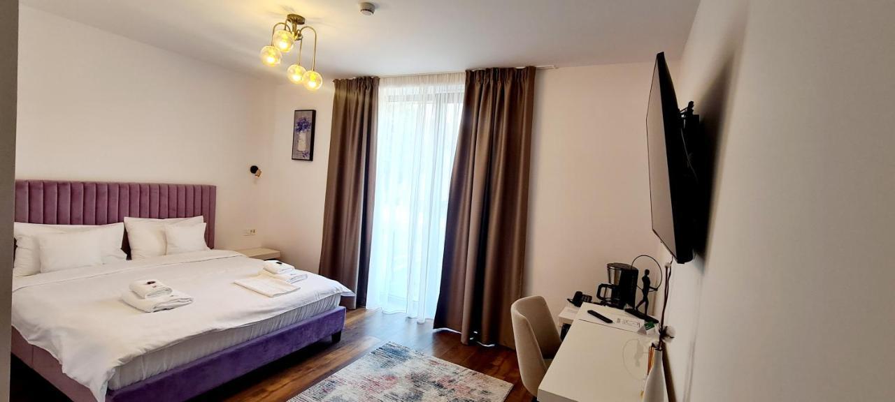 Hotel B4 Орадя Экстерьер фото