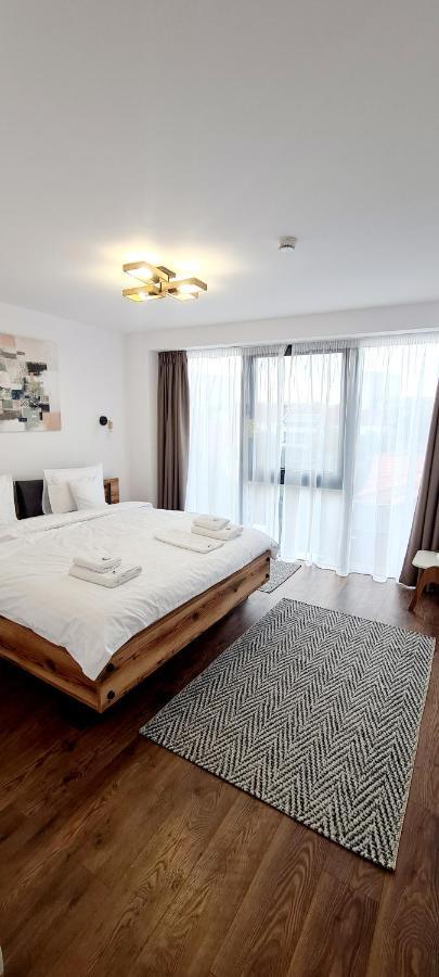 Hotel B4 Орадя Экстерьер фото