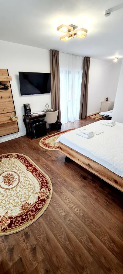 Hotel B4 Орадя Экстерьер фото