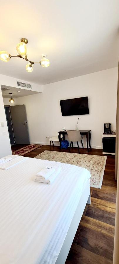 Hotel B4 Орадя Экстерьер фото