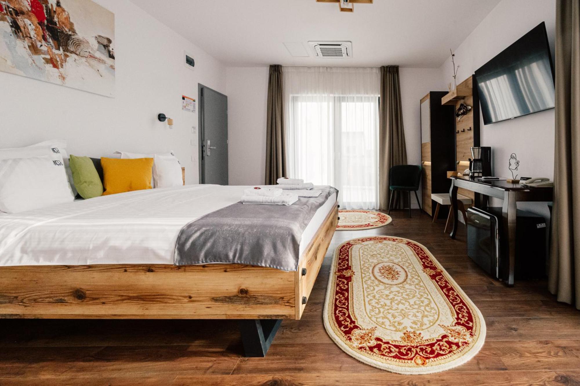Hotel B4 Орадя Экстерьер фото