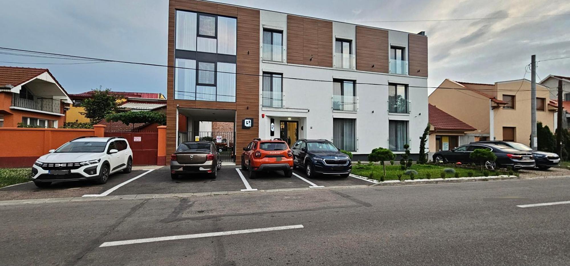 Hotel B4 Орадя Экстерьер фото
